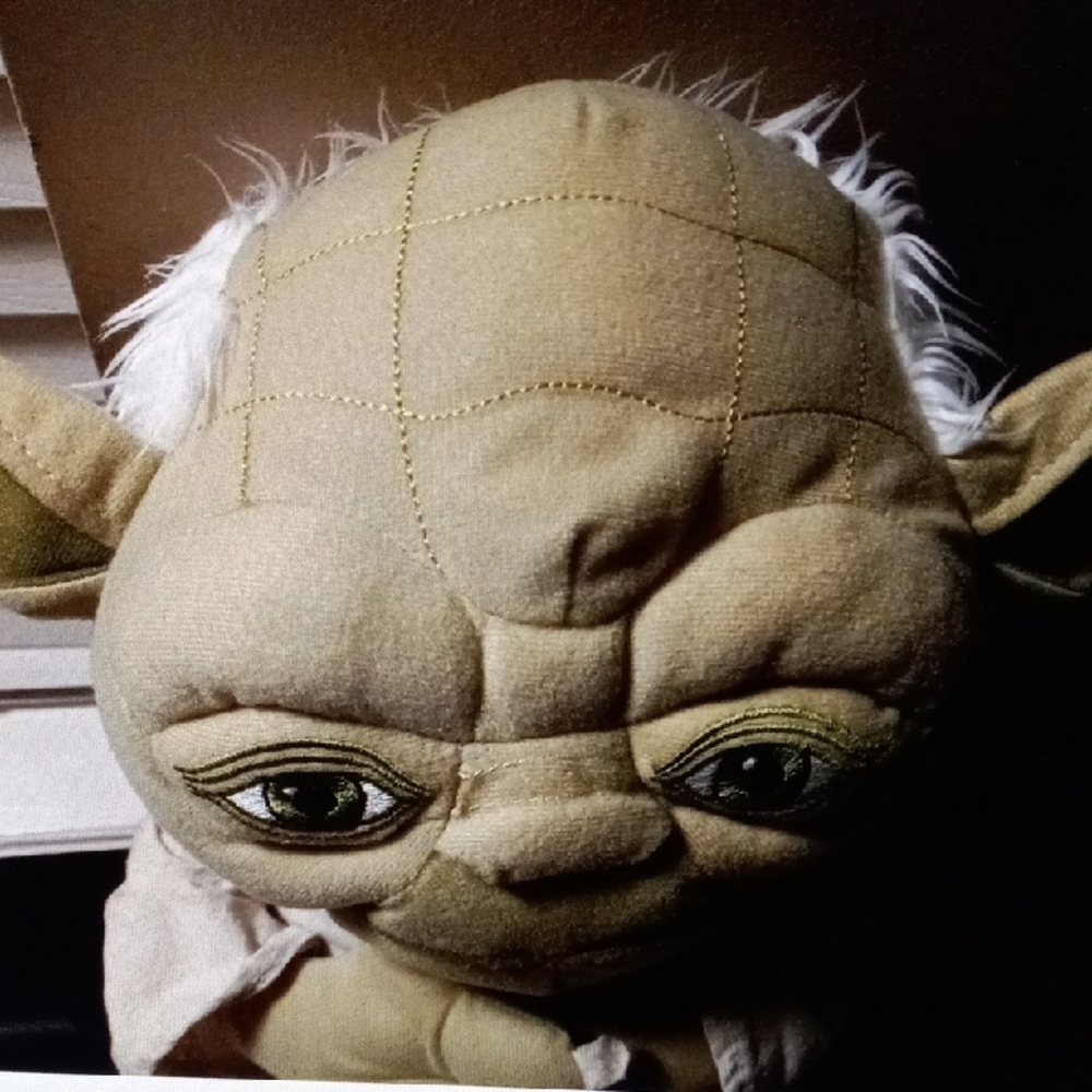 18" Green Yoda Plush - Picture 2 of 12